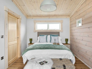 King size bed & wardrobes in the bedroom - Croftner, Great Field Lodges