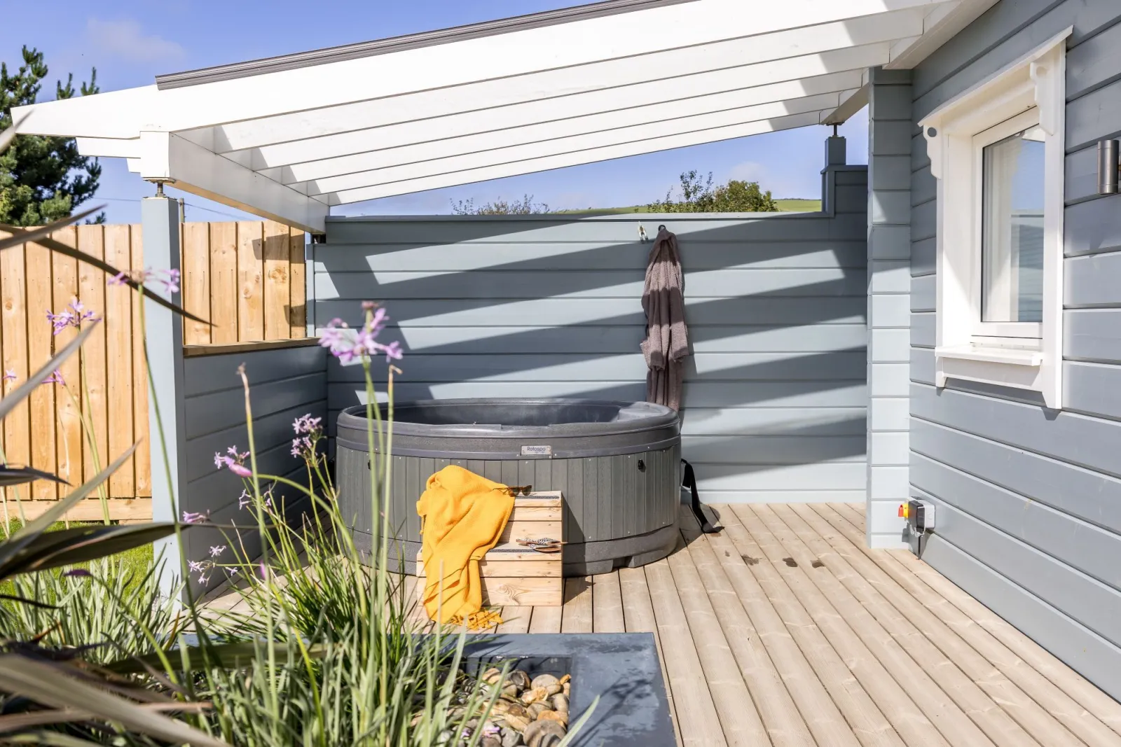 Wooden decking with Hot Tub - Croftner, Great Field Lodges
