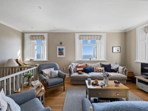 Spacious and bright living space - 1 The Old Signal House