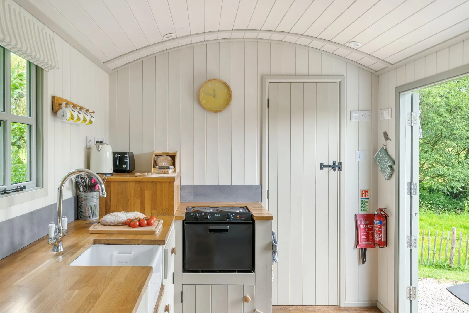Belfast Sink, Oven-Apple Blossom Lodge-Devon  Heaven Hideaways 