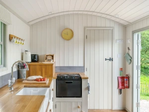 Belfast Sink, Oven-Apple Blossom Lodge-Devon  Heaven Hideaways 
