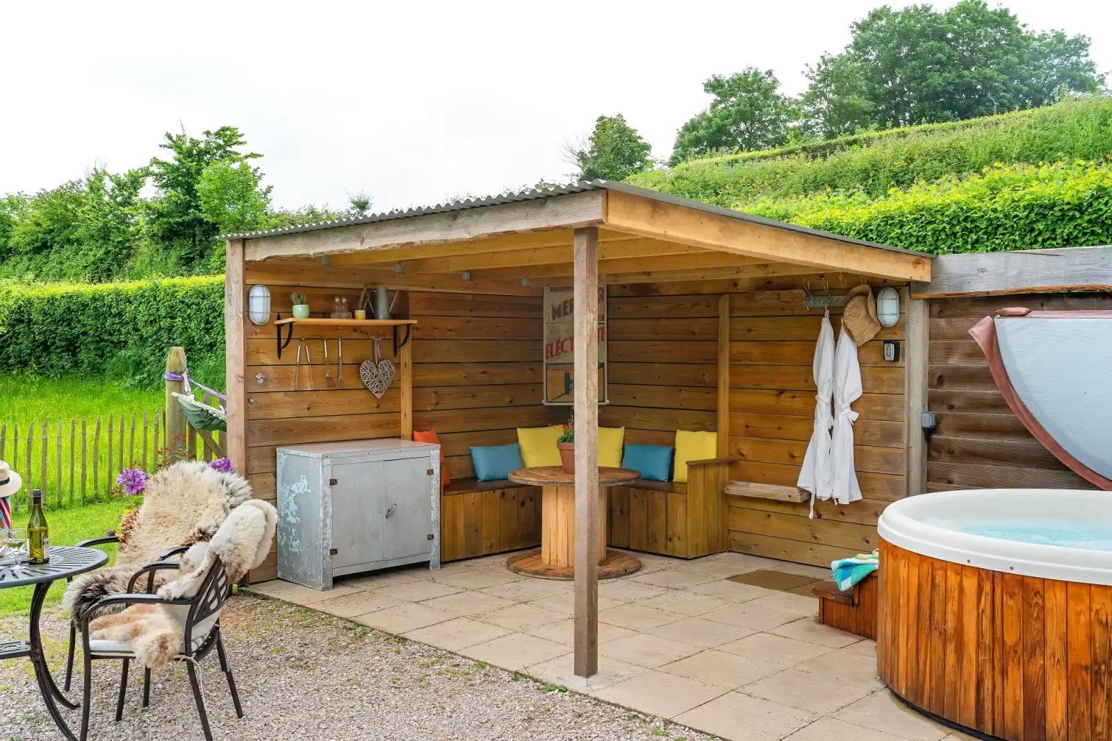 Outside seating area, Hot tub-Devon Heaven Hideaways
