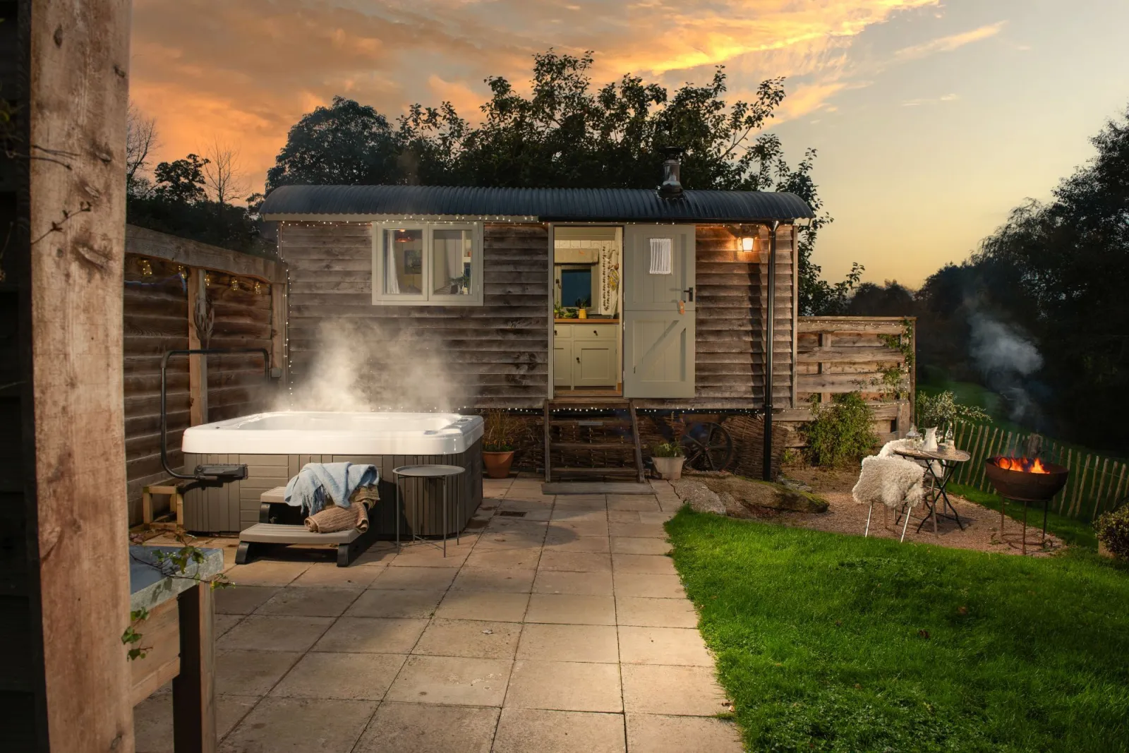 Cherry Blossom, Hot Tub-Devon Heaven Hideaways