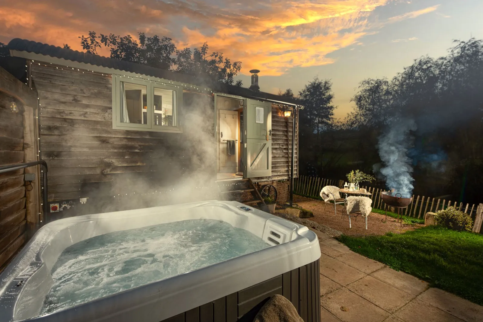 Hot Tub, Seating Area-Devon Heaven Hideaways