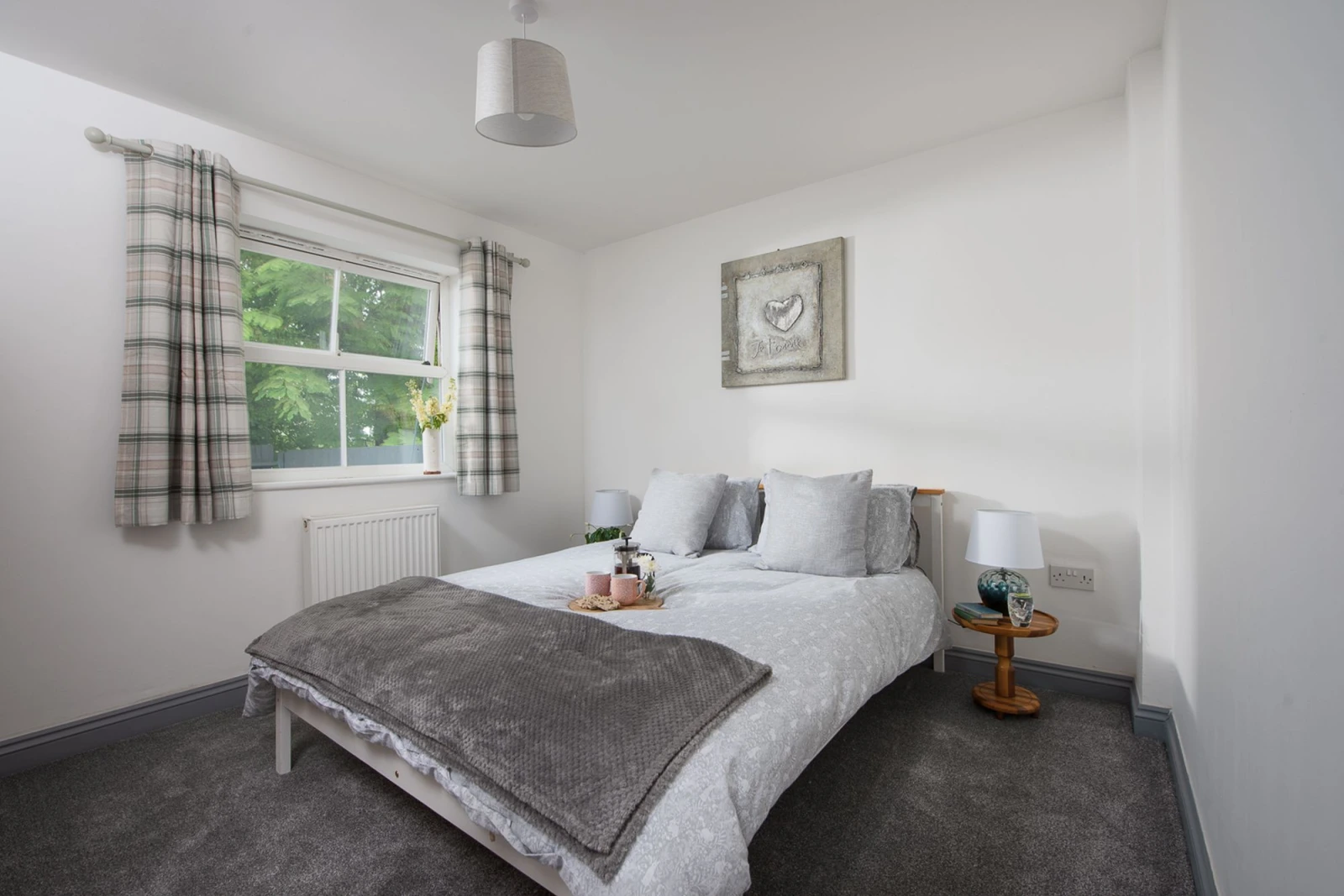 Double Bed, Bedside Table, Bedside Lamps-Hoopers Lodge