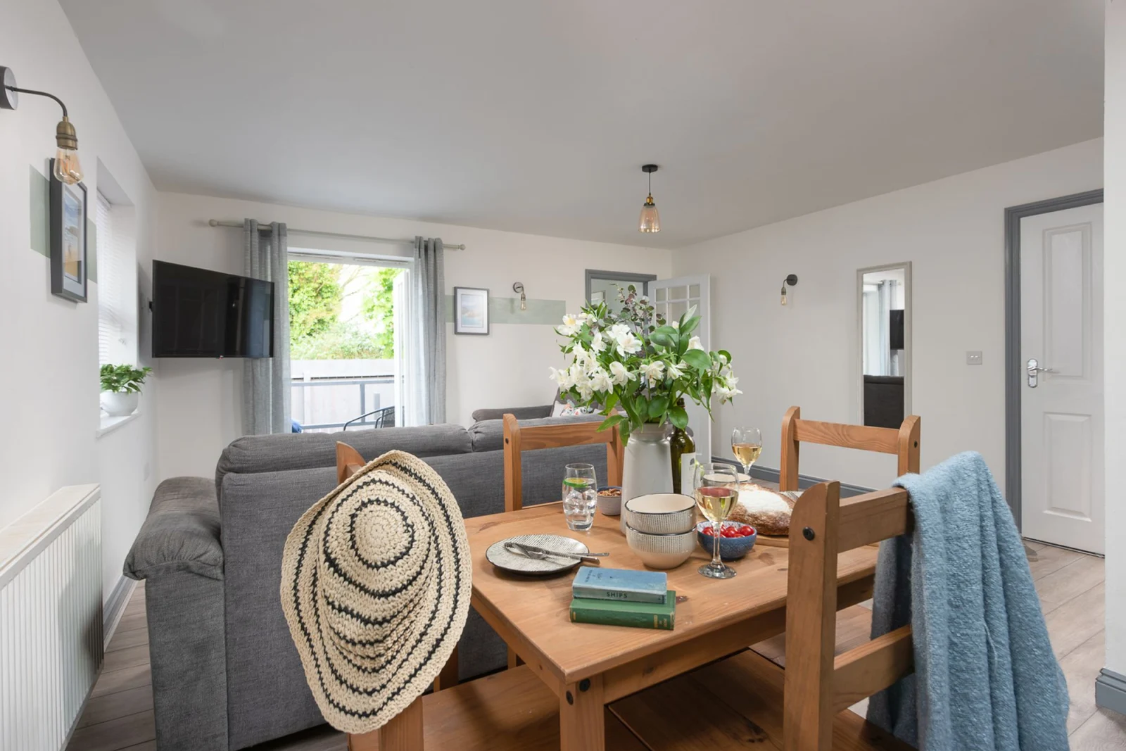 Dining Table-Hoopers Lodge