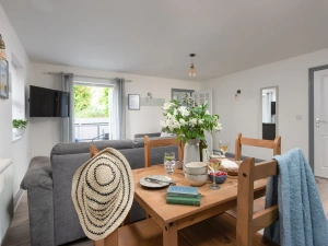 Dining Table-Hoopers Lodge