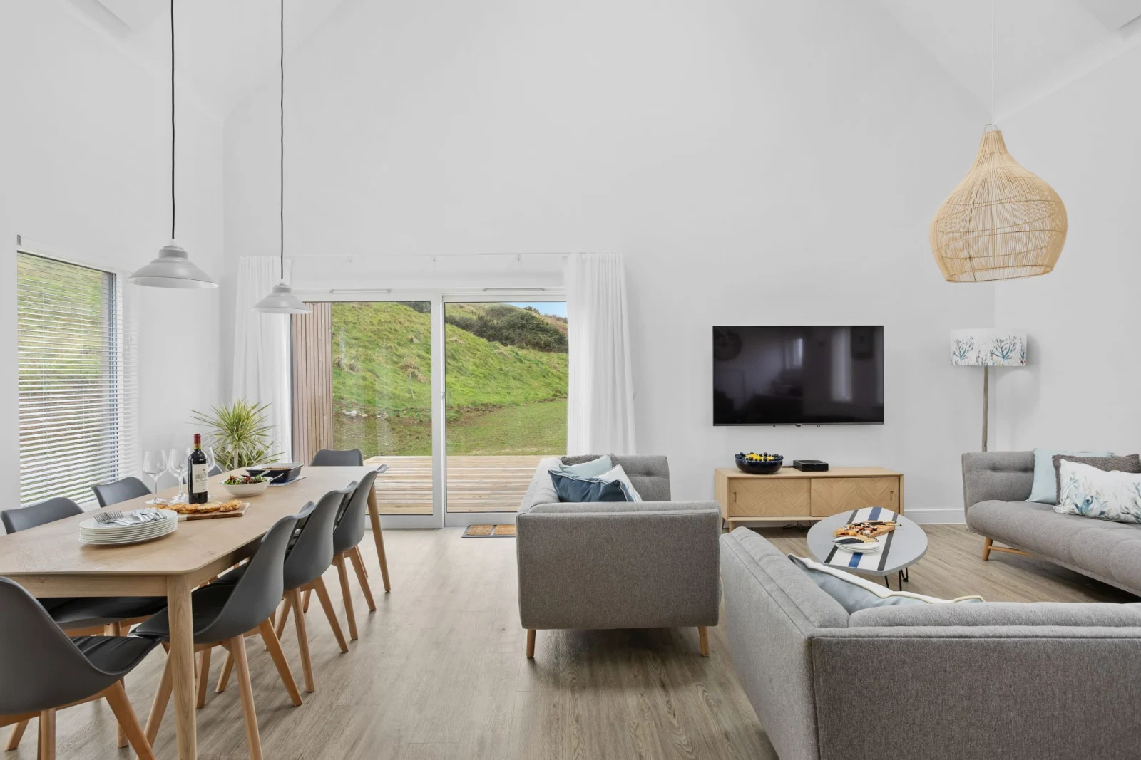 Open plan living area with seating for 8 guests - 7 The Vista, Willingcott 