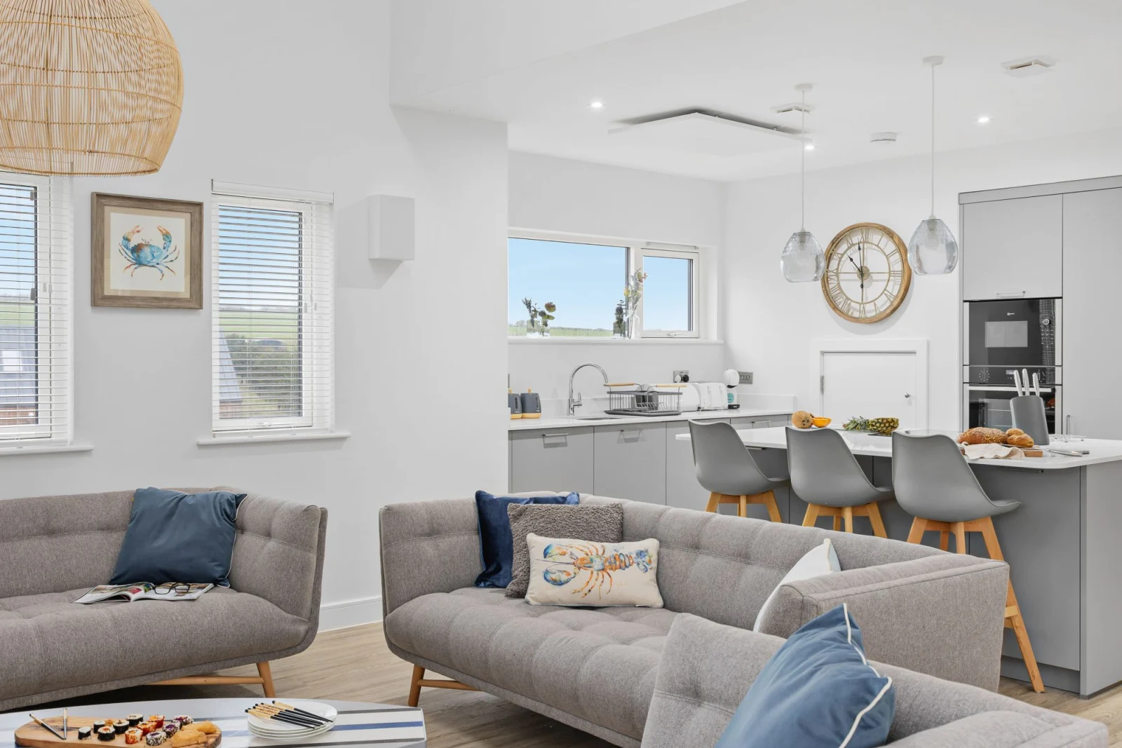 Living area and kitchen with views of the countryside - 7 The Vista, Willingcott 