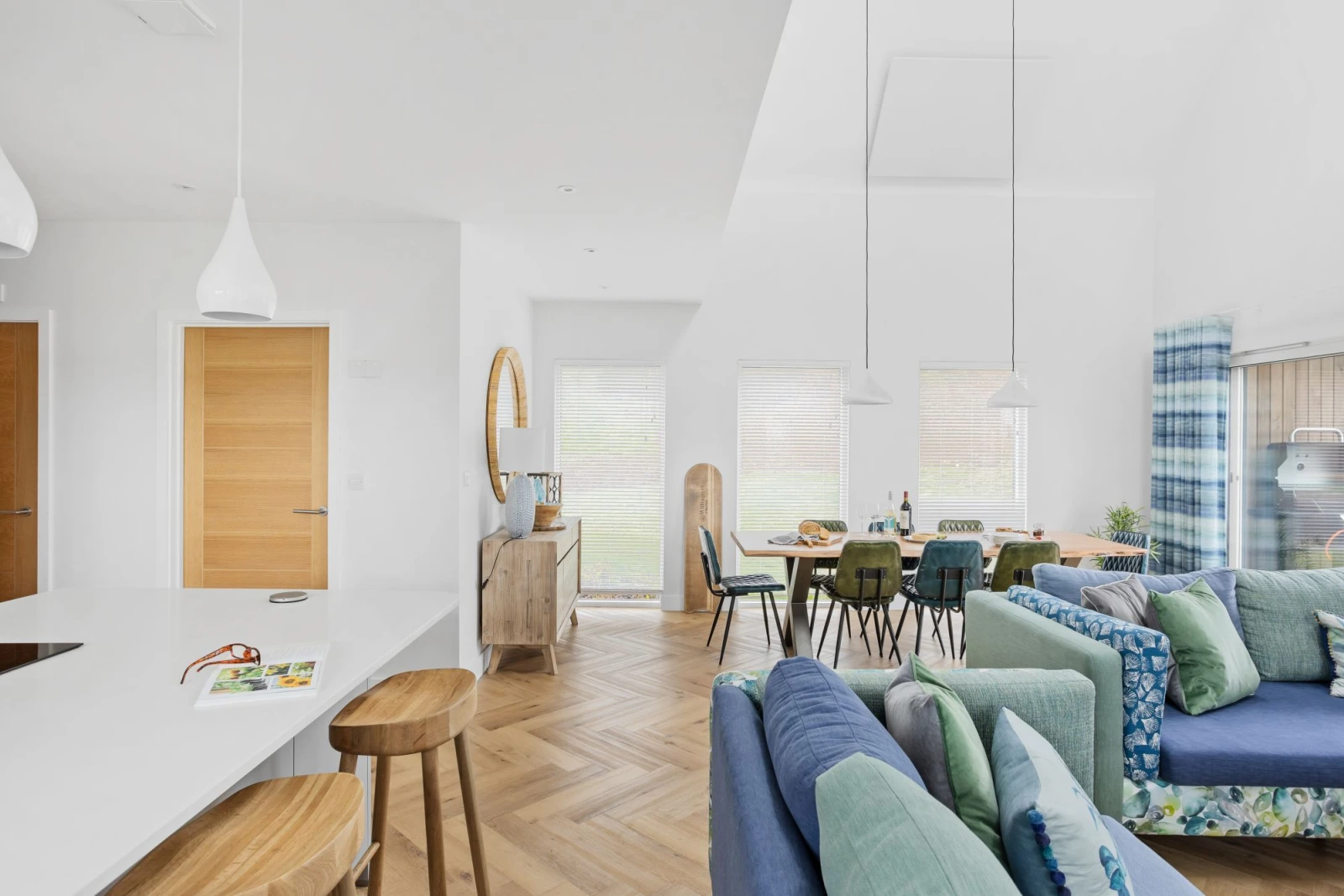 Breakfast bar seating for 3  with table seating for 8 - 9 The Vista, Willingcott