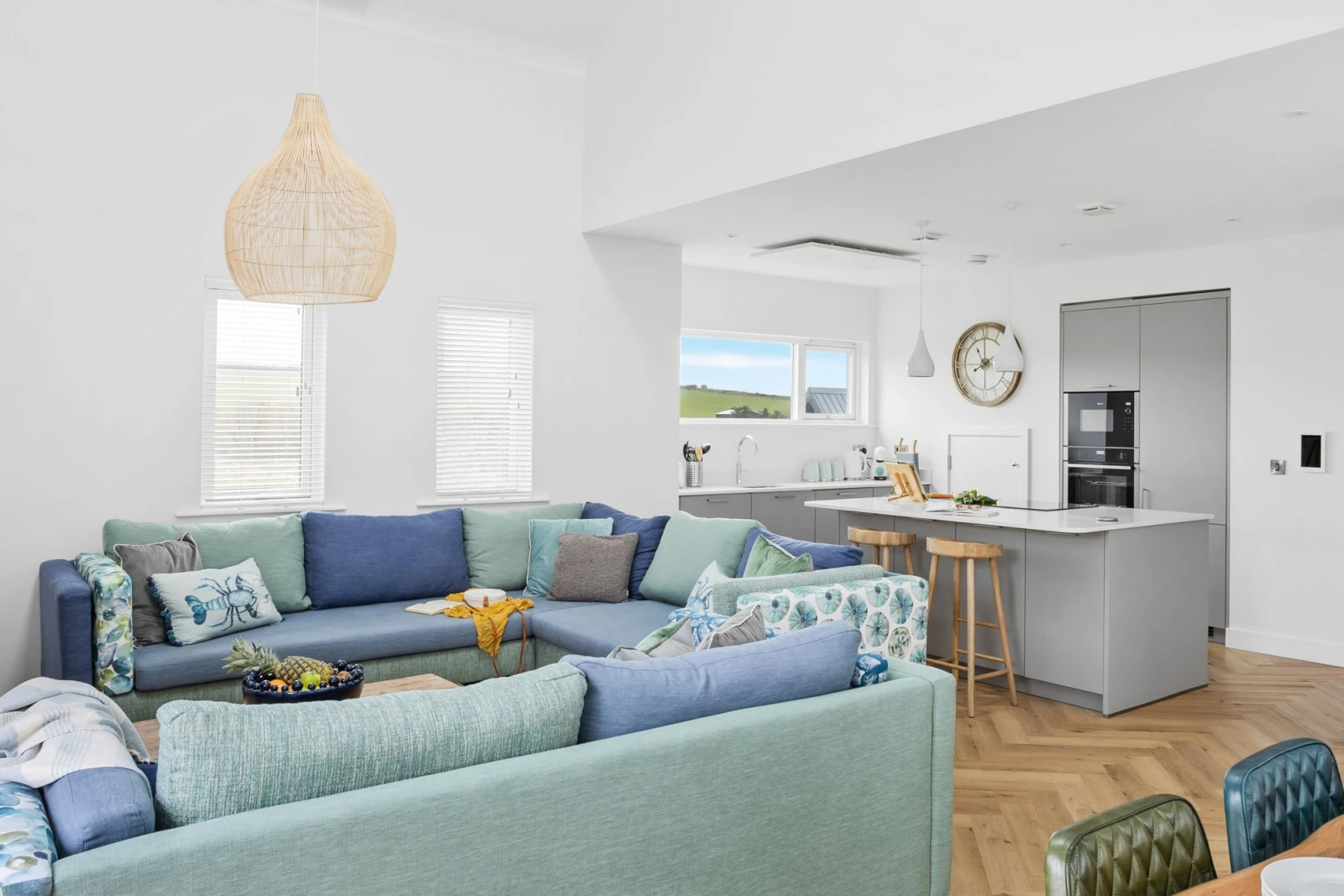 Living area with views overlooking the valley - 9 The Vista, Willingcott