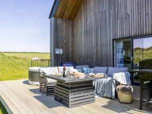 Outdoor seating area with gas BBQ and private hot tub - 9 The Vista, Willingcott