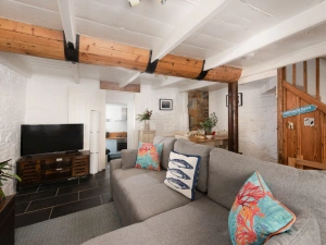Living room with Smart TV and free WiFi, corner sofa a exposed beams - Old Arch Cottage, The Digey