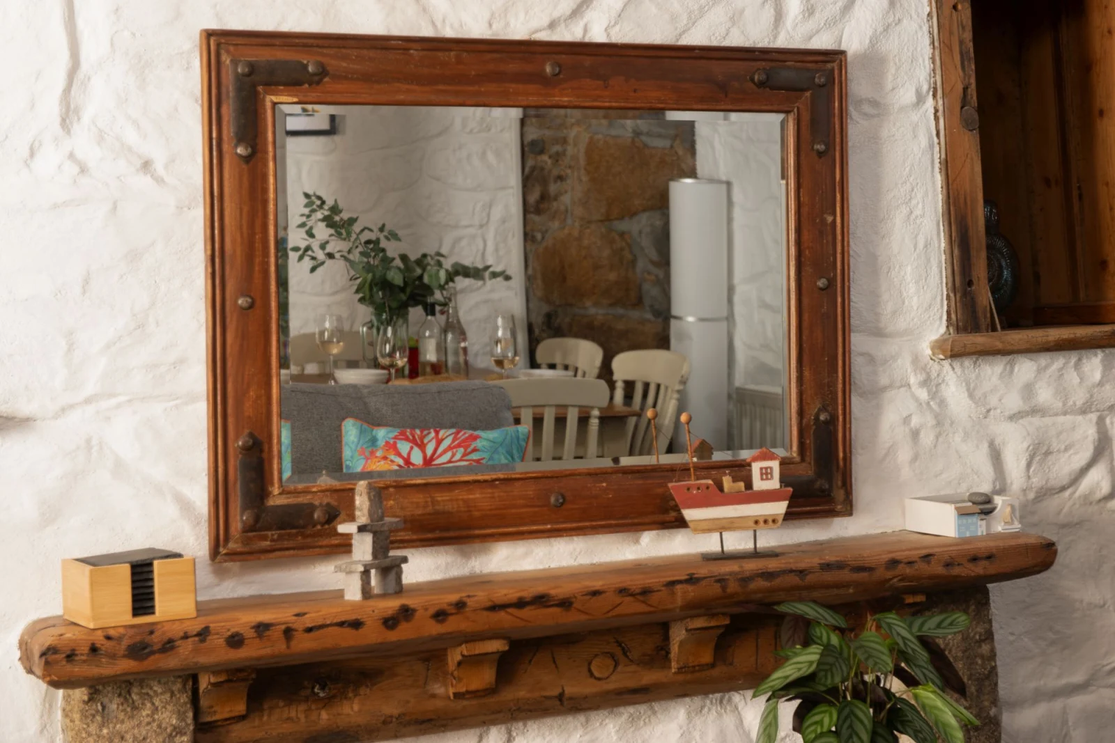 Decorative detail in the living room - Old Arch Cottage, The Digey