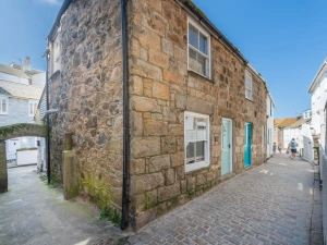 Outside Old Arch Cottage, The Digey