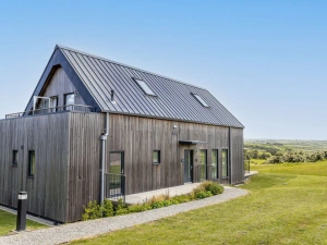 Property building with path to parking area - 2 The Vista, Willingcott