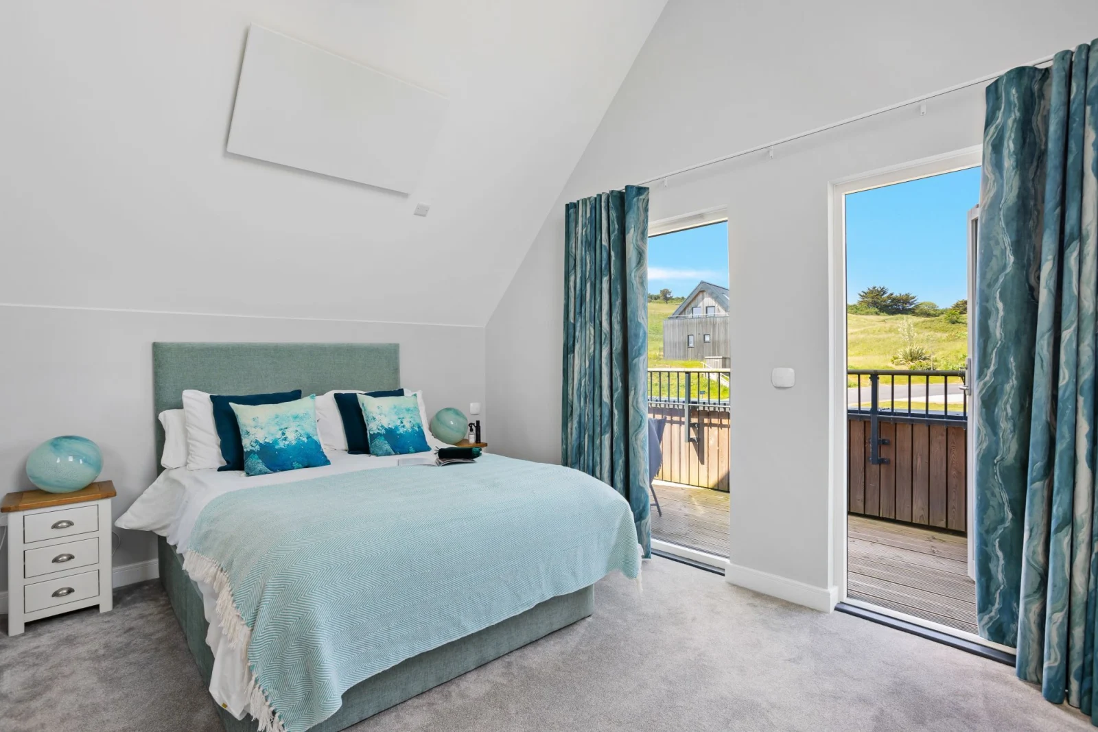 Bedroom 3 with own balcony, king size bed and bedside tables - 2 The Vista, Willingcott