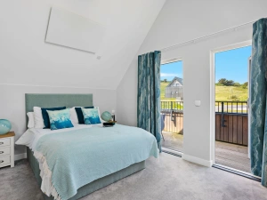 Bedroom 3 with own balcony, king size bed and bedside tables - 2 The Vista, Willingcott