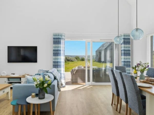 Open living area with dining seating for 8 guests - 2 The Vista, Willingcott