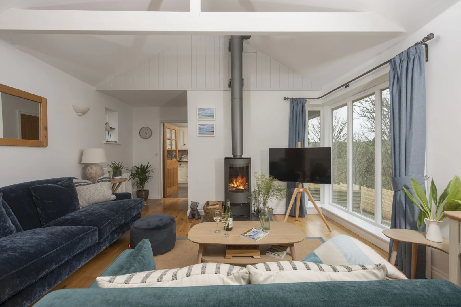 Living Area - Smart TV - wood burner - garden view - Lobbs Cottage