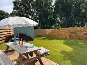 Garden area with patio and outdoor seating - Lobbs Cottage