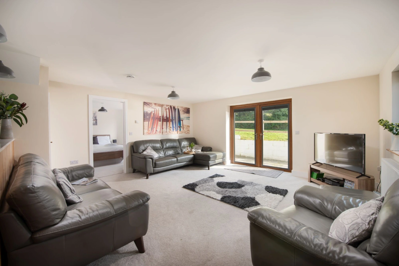 Living area for family and friends with access to garden - Robins Rest