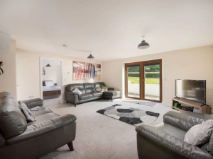 Living area for family and friends with access to garden - Robins Rest