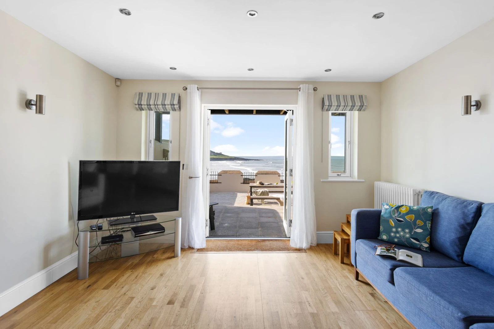 Living space with patio access - 4 Out Of The Blue