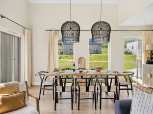 Dining table with seating for 8 guests - 3 The Vista, Willingcott