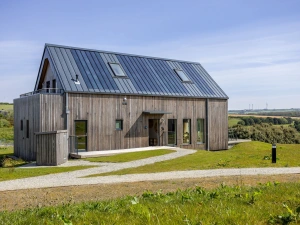 Property building with path to parking - 3 The Vista, Willingcott