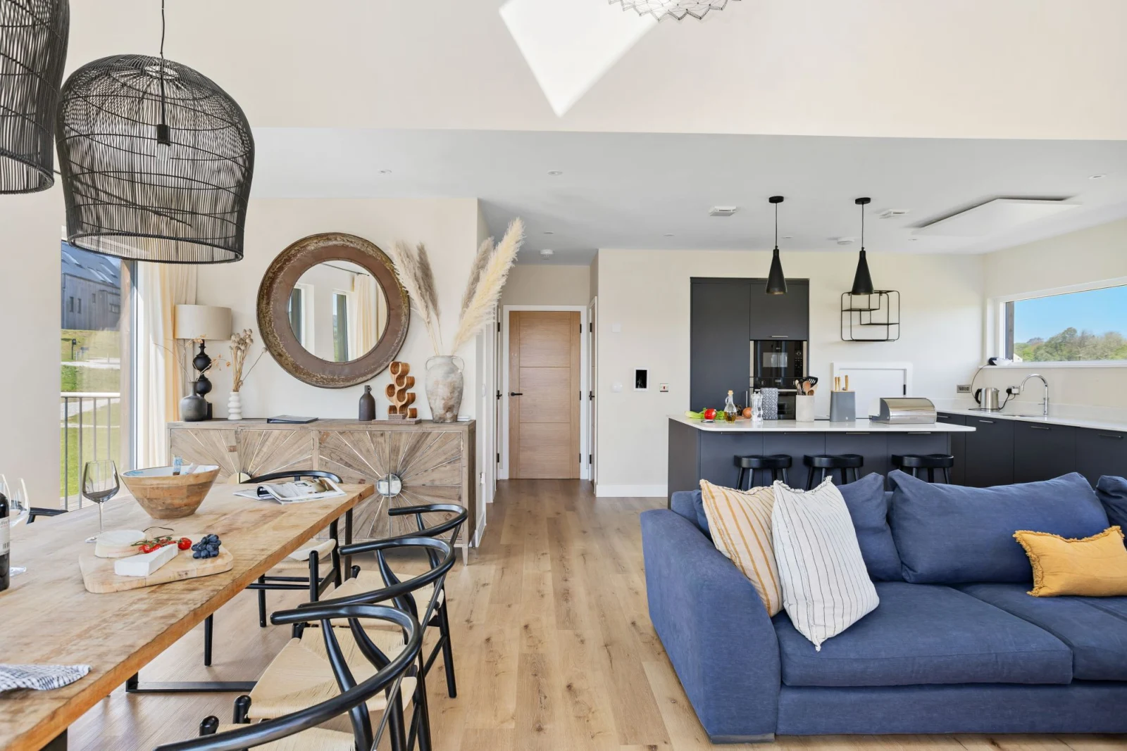 Bright and airy room with Infra-red ceiling heaters - 3 The Vista, Willingcott