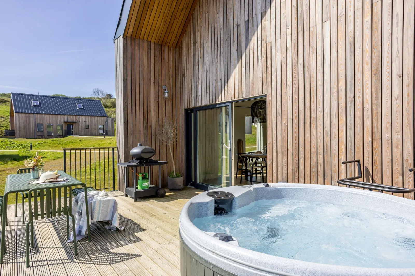 Private decking with electric hot tub and outdoor seating - 3 The Vista, Willingcott