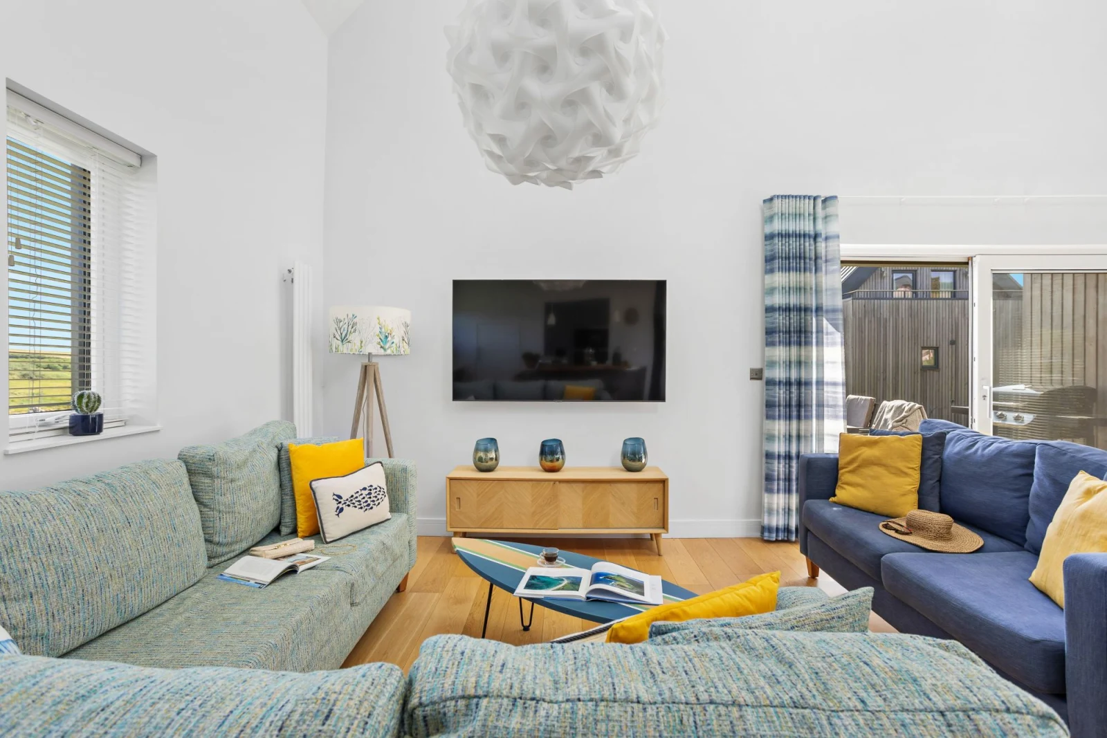 Smart TV, free Wi-Fi and sofa seating for all the family -  1 The Vista, Willingcott