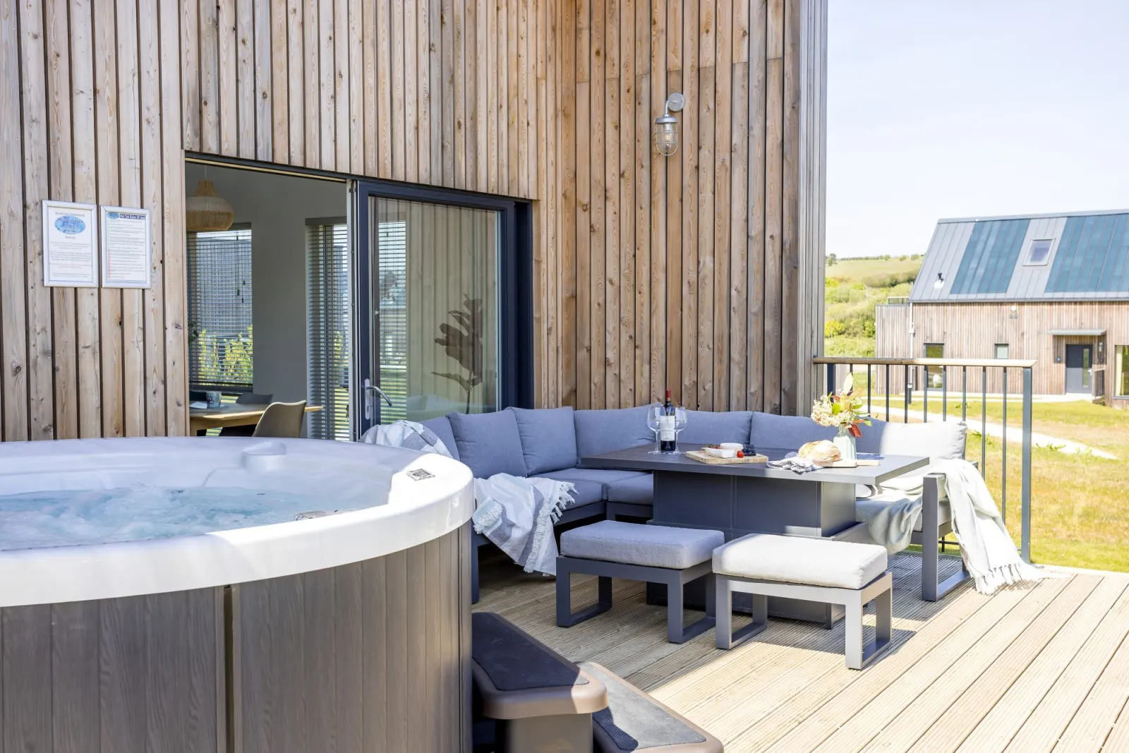 Electric hot tub with outdoor seating for eight guests - 5 The Vista, Willingcott 