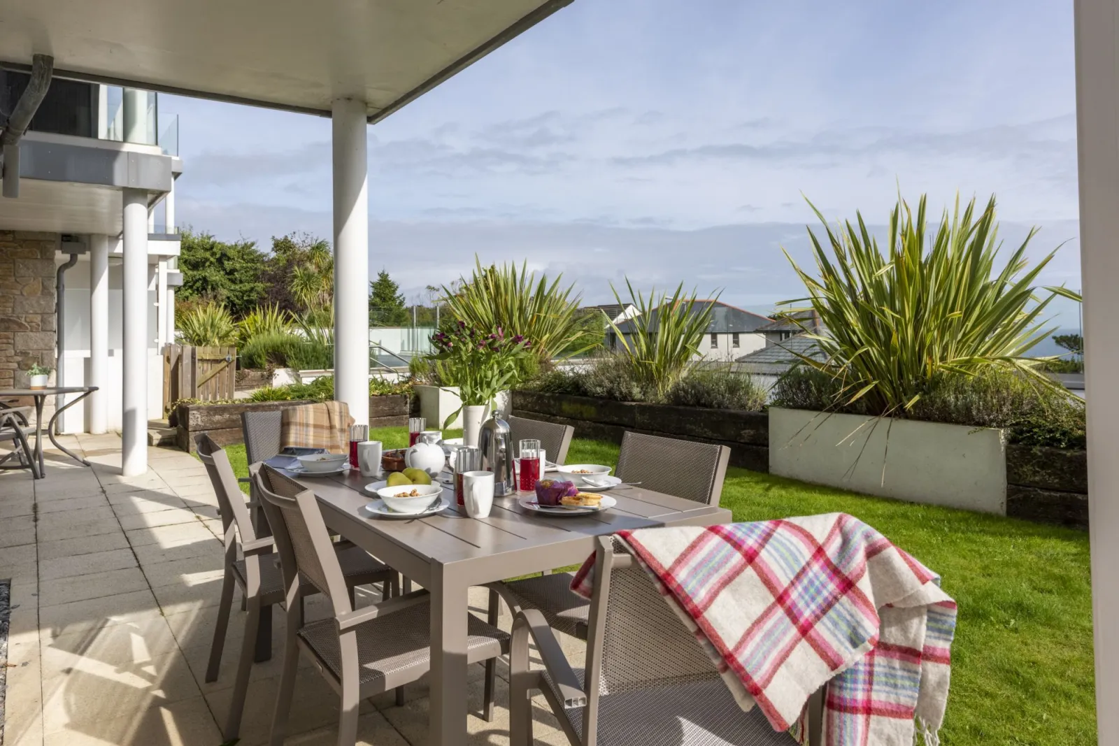 Outdoor dining table, also with seating for 6 - Rockpool at Salt