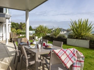 Outdoor dining table, also with seating for 6 - Rockpool at Salt