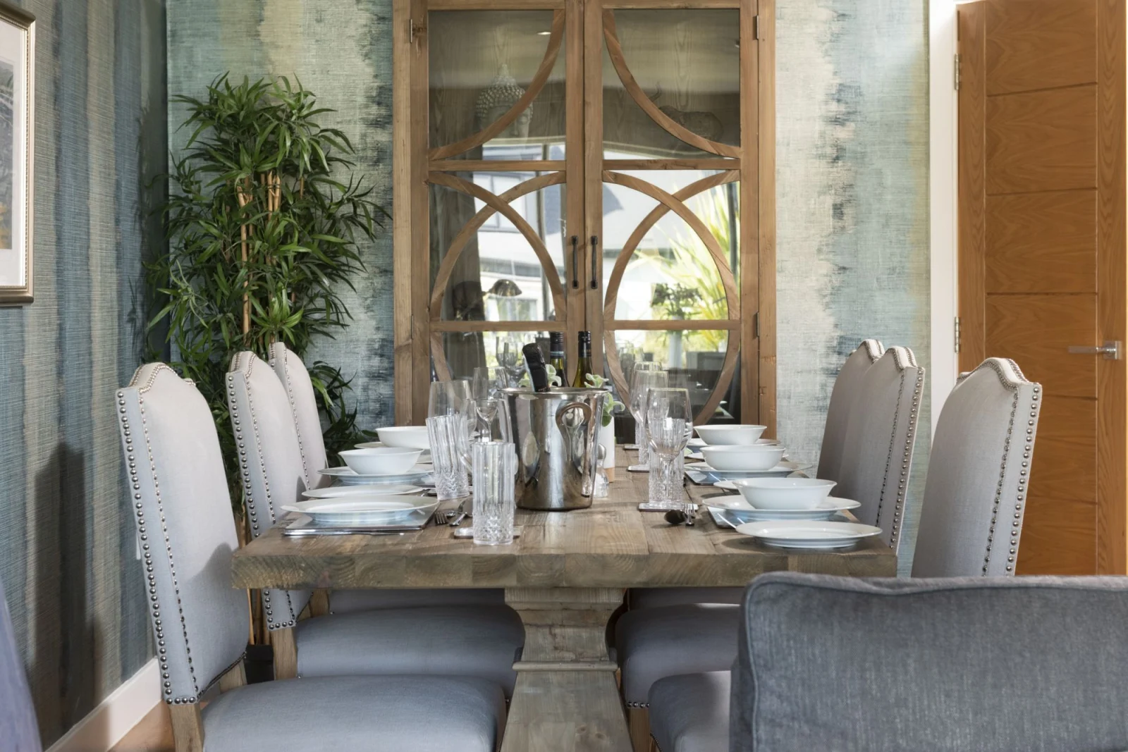 Dining table with seating for 6 - Rockpool at Salt