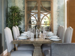 Dining table with seating for 6 - Rockpool at Salt