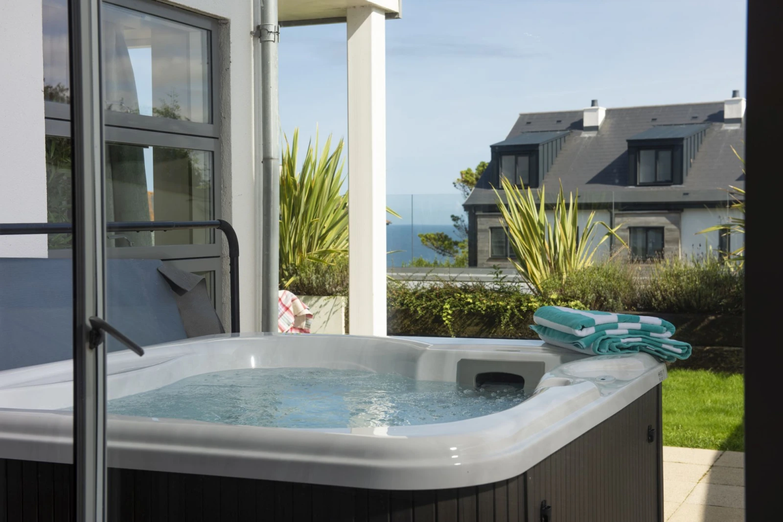 Private hot-tub overlooking the garden - Rockpool at Salt