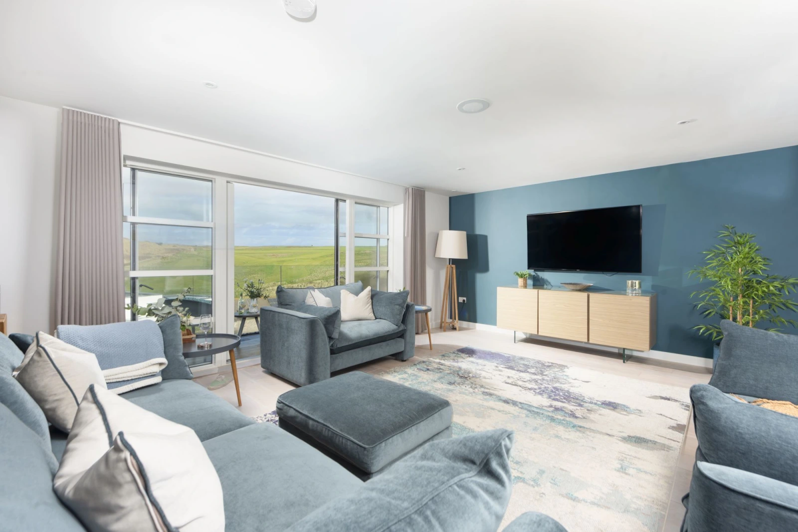 Spacious living space - Sandyford