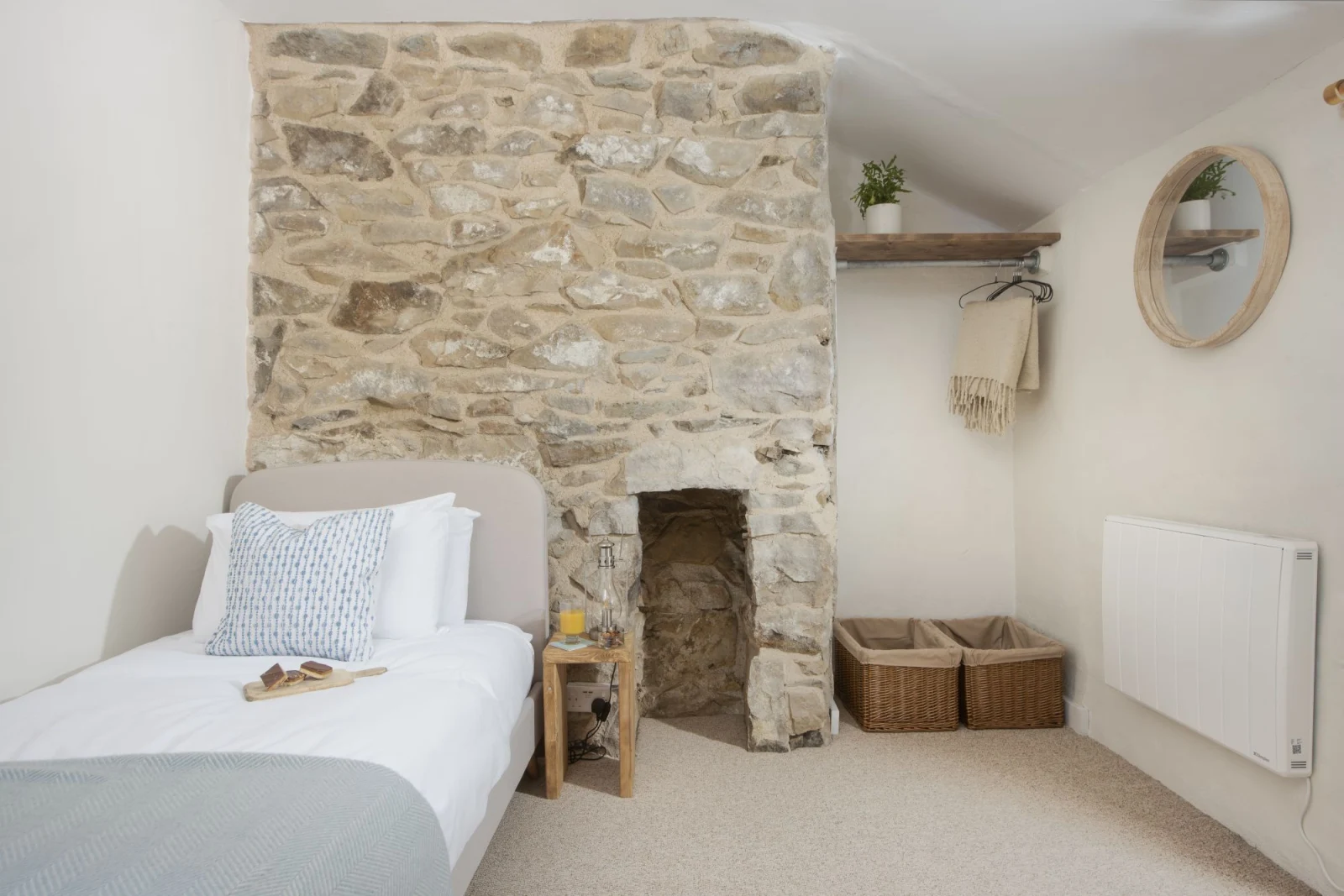 A single bed with a heater - School Cottage 