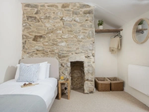 A single bed with a heater - School Cottage 