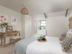 King Sized Bed with a desk and wardrobe - School Cottage 