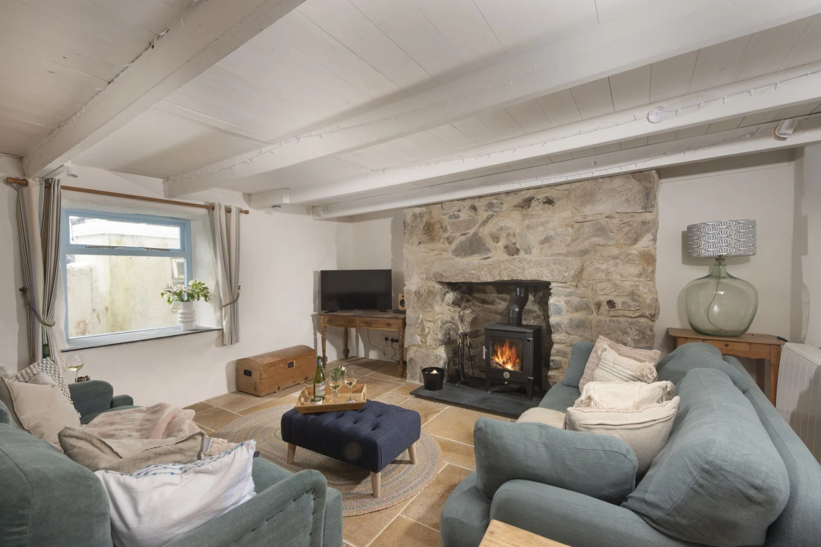 Cosy fireplace with seating for all guests - School Cottage 