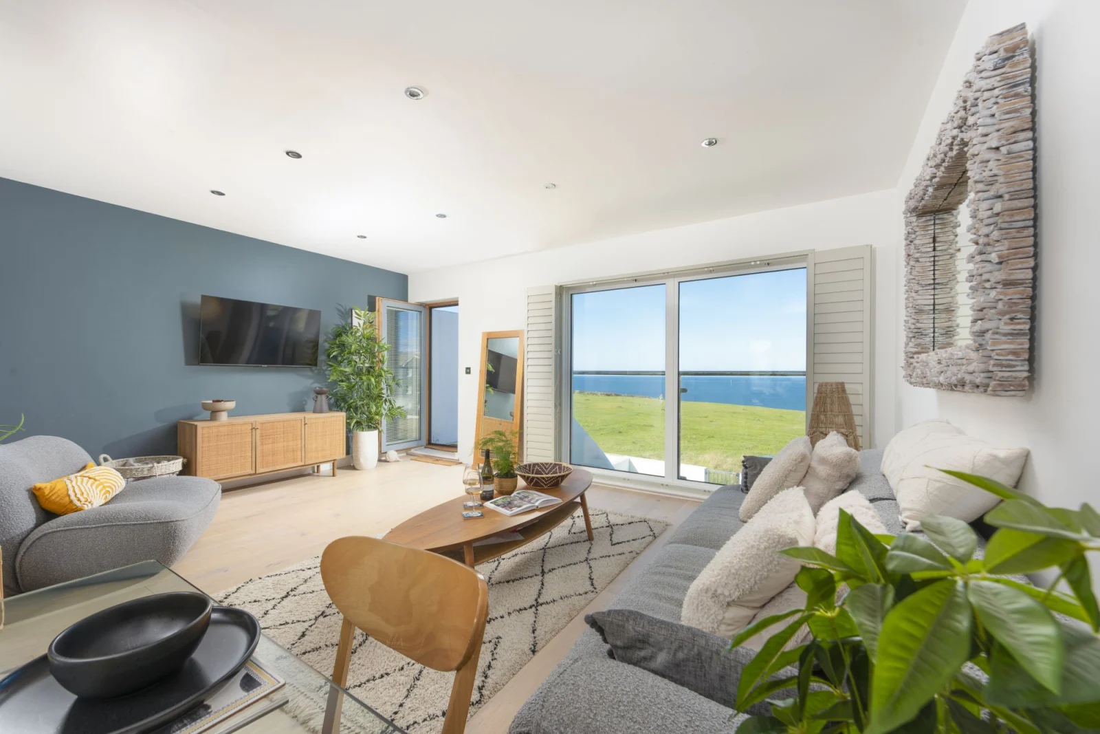 Comfy sofa with sea view - 66 Pentire 