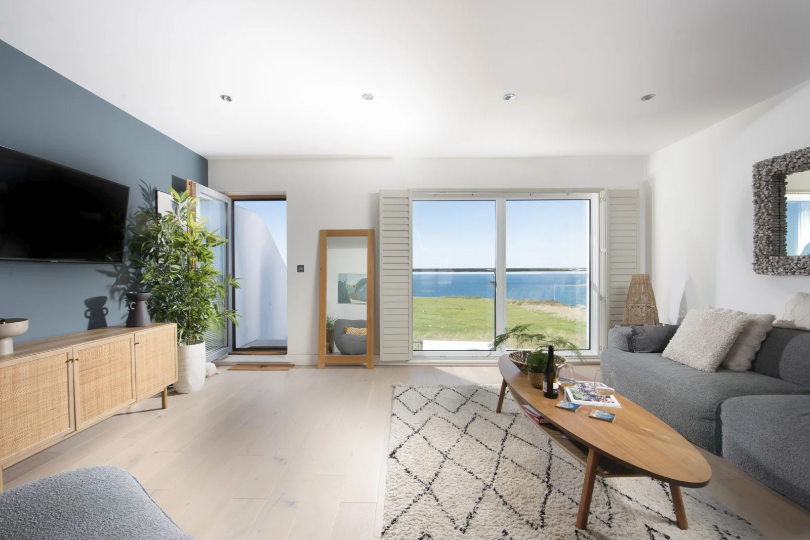 Views to the sea in the lounge area - 66 Pentire