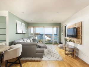 6 The Point, Pentire
