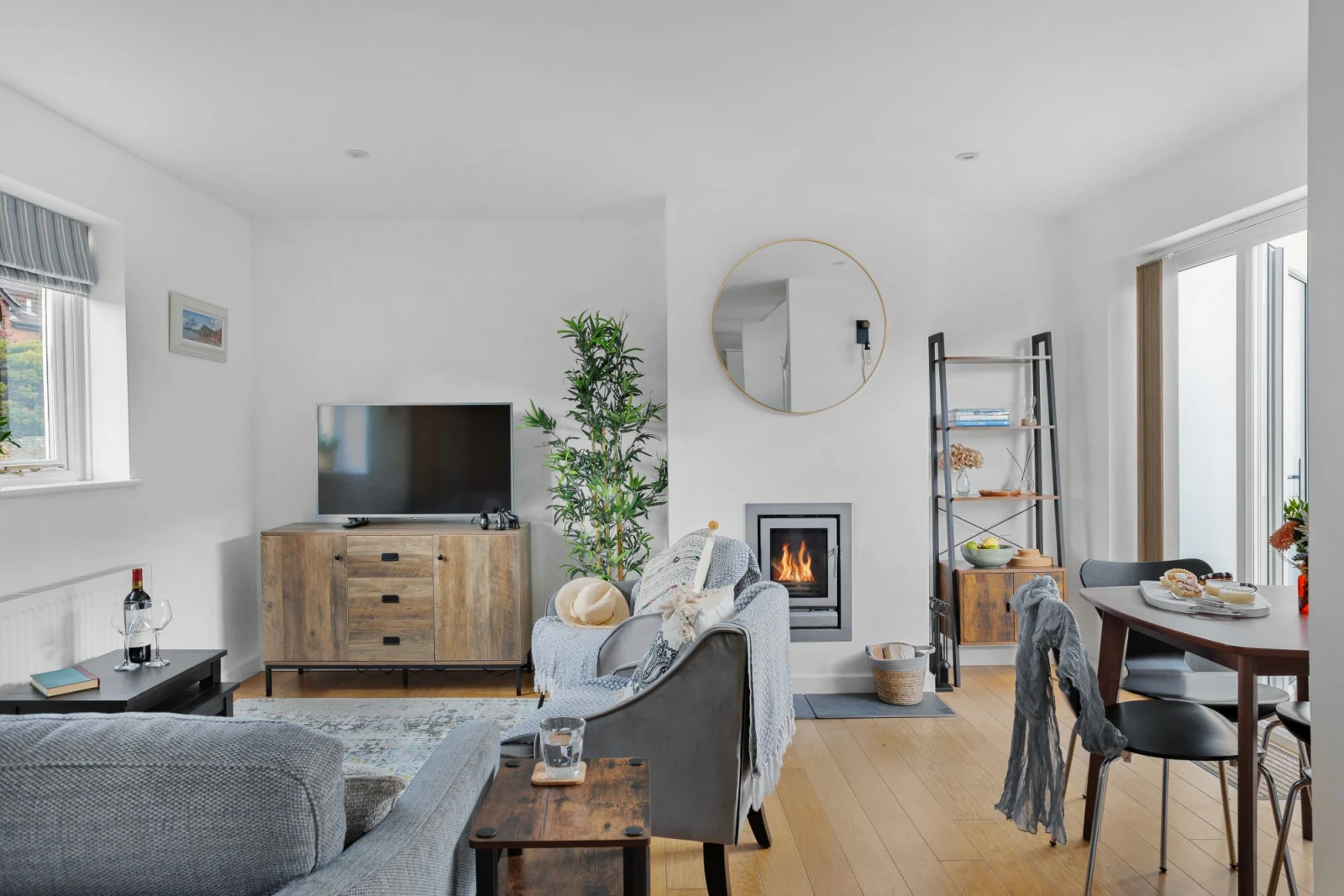 Living area with Smart Tv and Free Wifi  - Vickery's Cottage