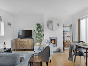 Living area with Smart Tv and Free Wifi  - Vickery's Cottage