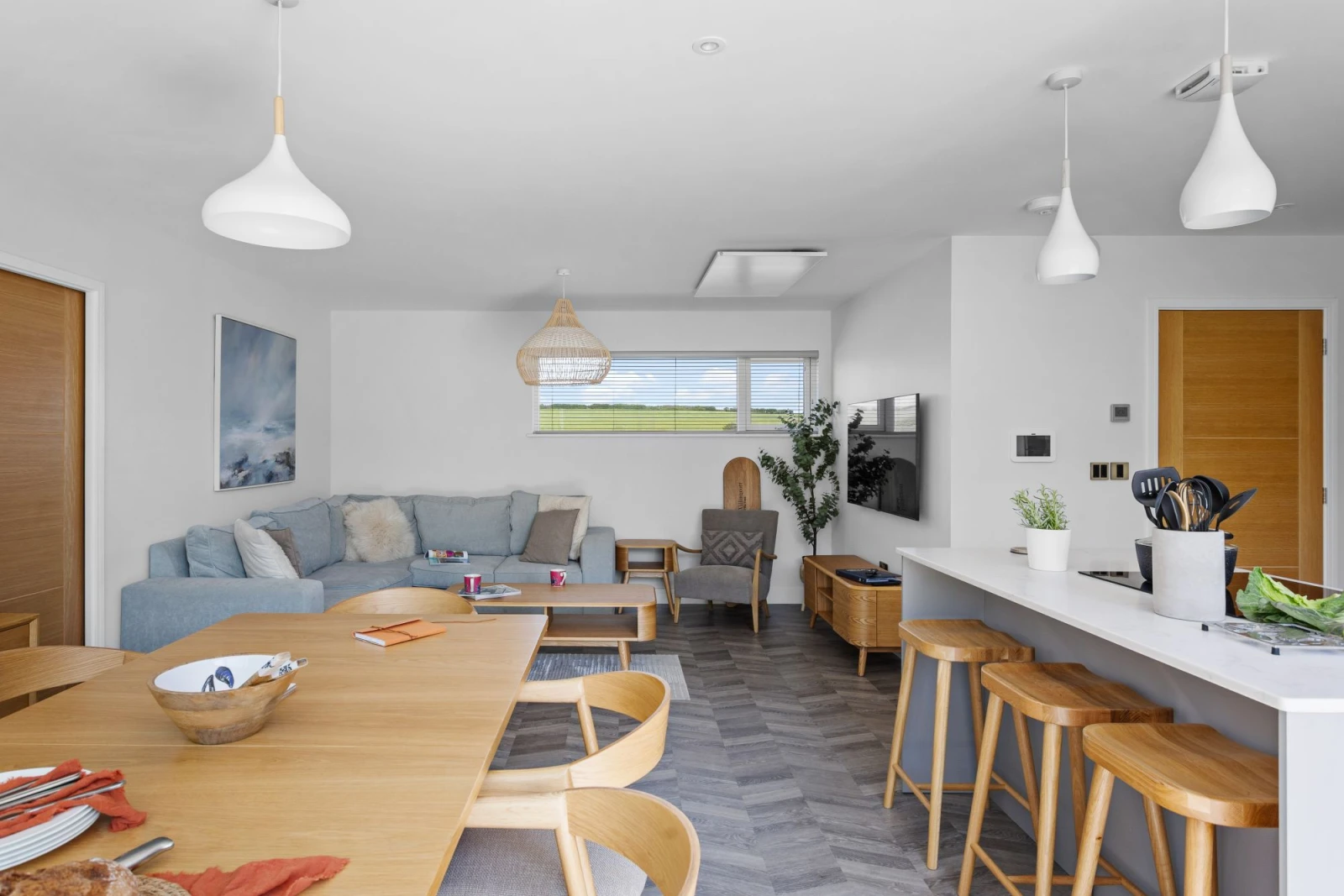 Open plan living area with Infra-red ceiling heaters and smart TV - 6 The Vista, Willingcott